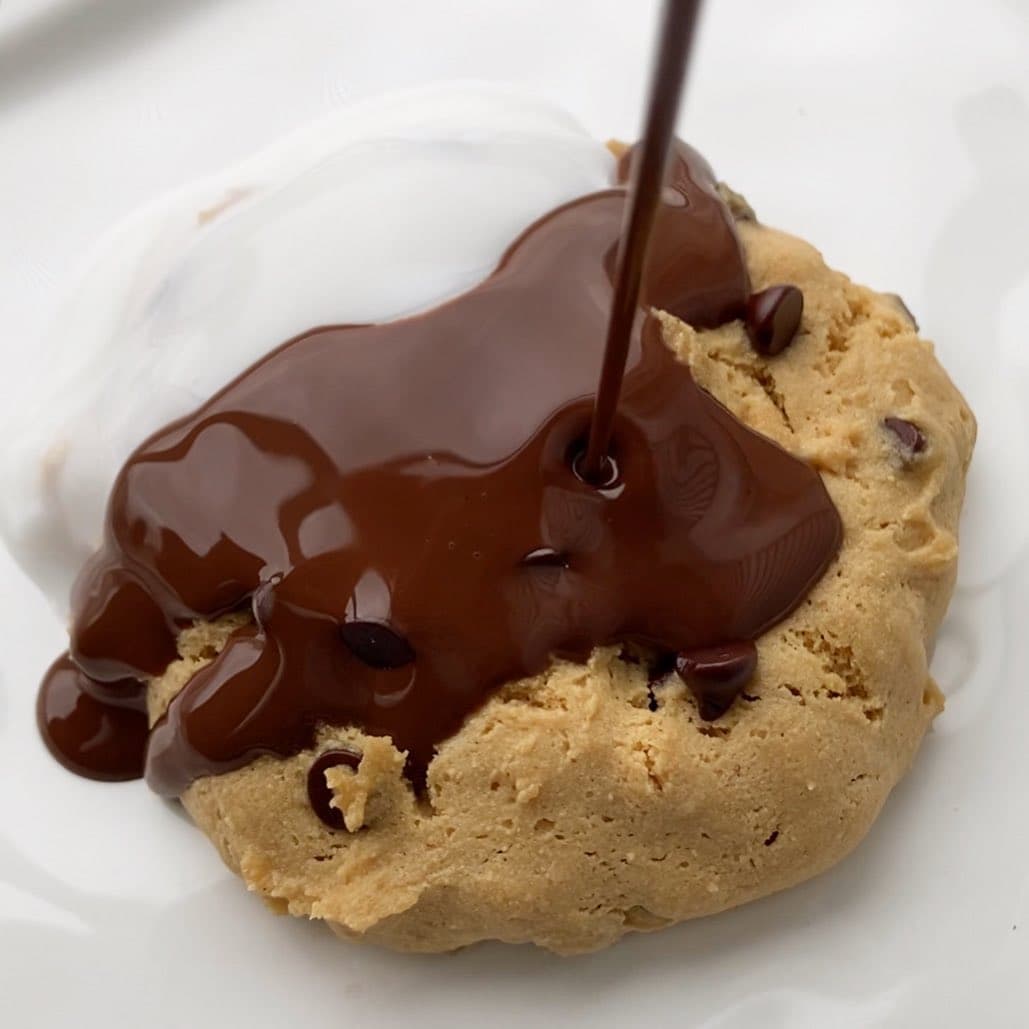 THE PERFECT MICROWAVE CHOCOLATE CHIP COOKIE